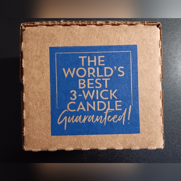 Dark Kiss Candle  (NEW) - Picture 2 of 4